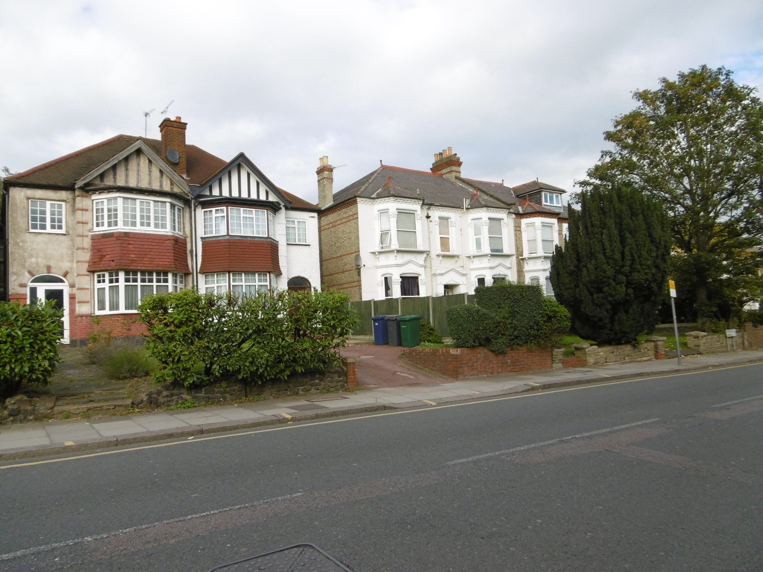 Detached period houses with pitched tiled roofs in Finchley Lane